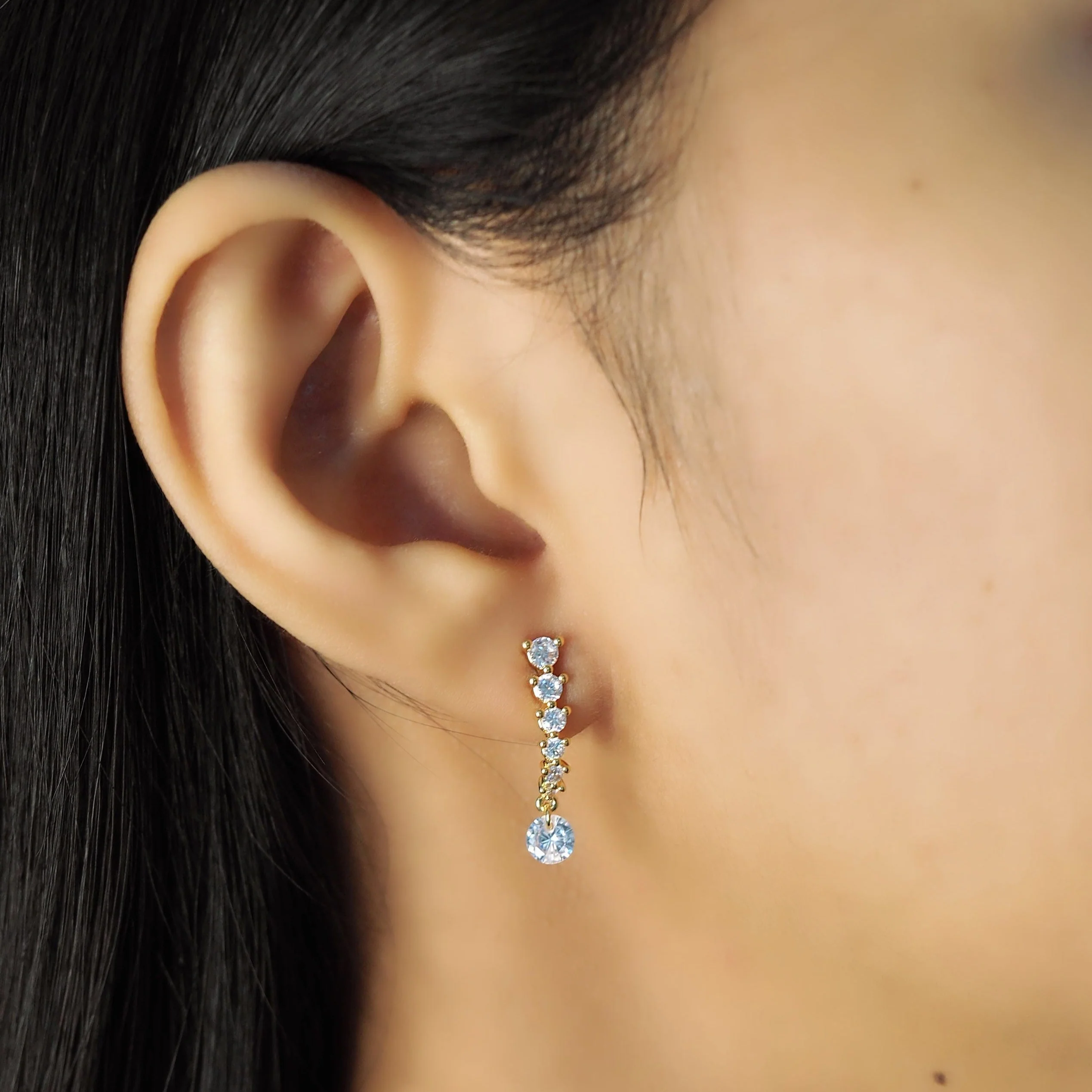 Graduated Linear Cz Earring - Image 2
