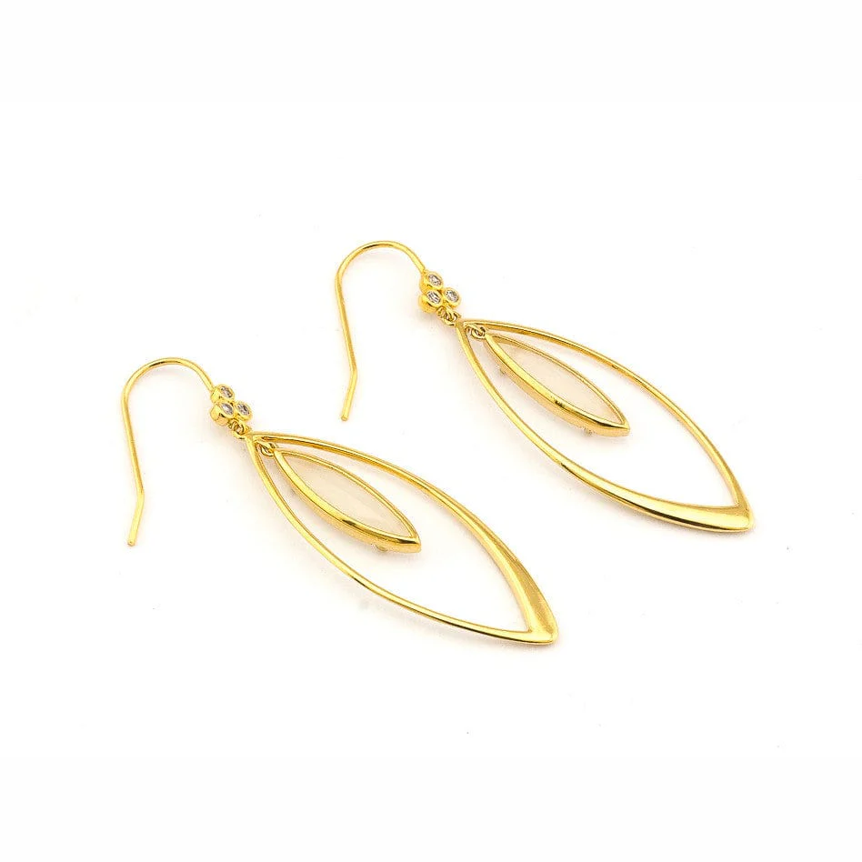 Marquee Shaped Earring With Glass Stud - Image 3